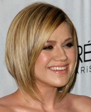 Cute Looks With Short Hairstyles For Round Faces..