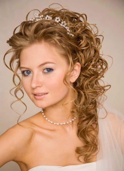 Side Hairstyle In Curly And Rough Hair
