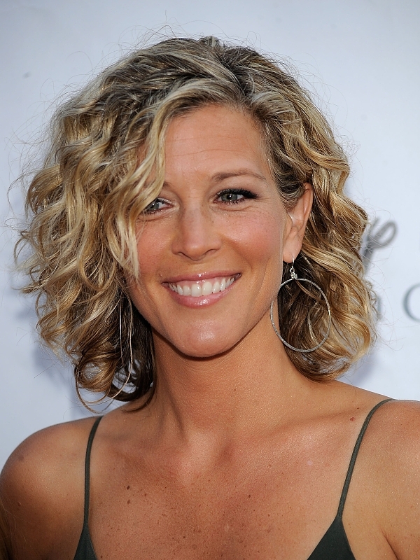 hairstyles for short curly hair idea