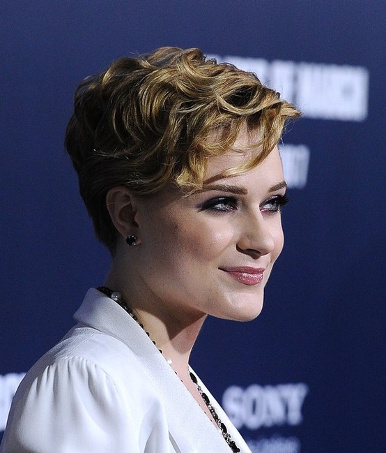 short curly hairstyles for round faces