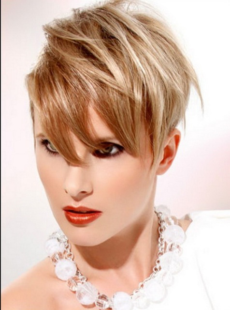 short hairstyle for oblong faces