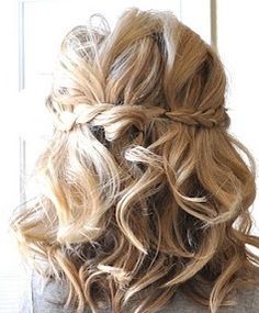 Beautiful Curly Blonde Homecoming Hairstyle