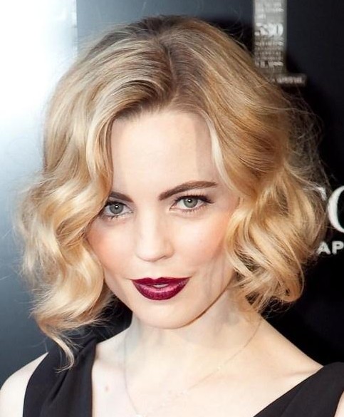 Short Wavy Haircuts for Women Soft Blonde Hairstyle