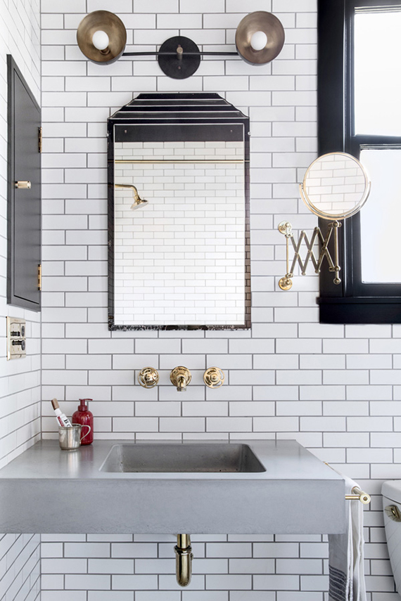 eclectic-black-and-white-bathroom-