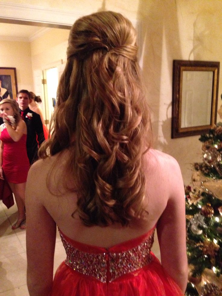 Cute prom hair..