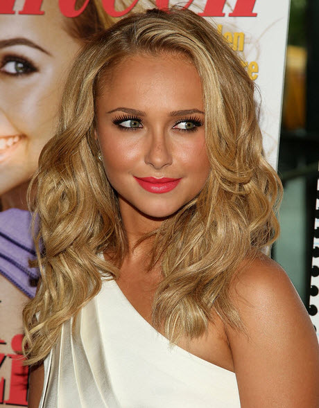 Hayden Panettiere with a long curly hairstyle