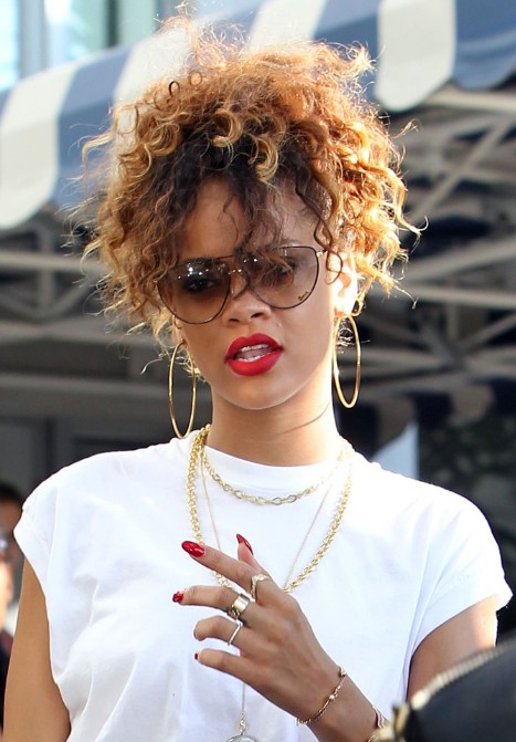 Rihanna Sexy Curly Hairstyles for Summer