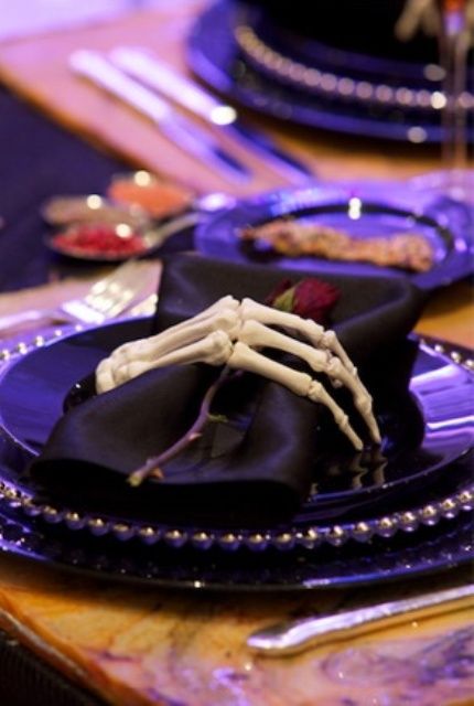 Spooky But Elegant Halloween Table Settings