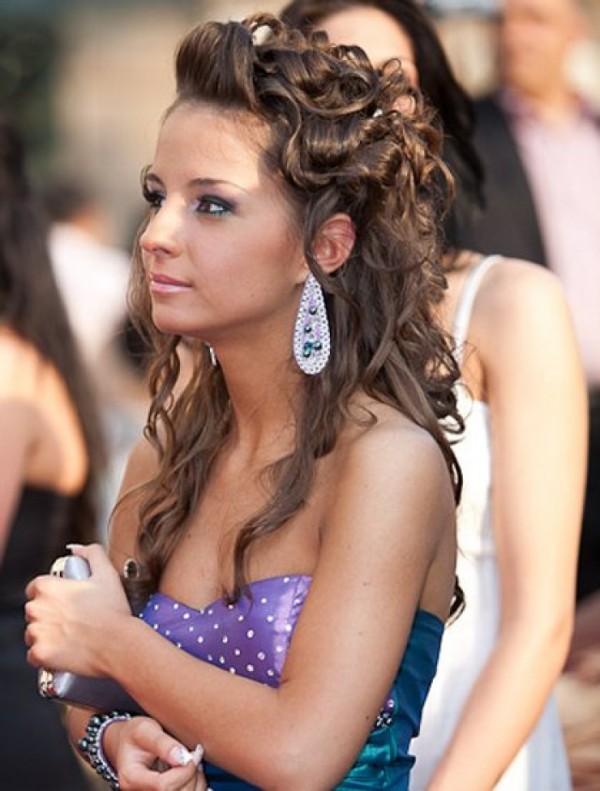 ... curly hairstyles for homecoming ...