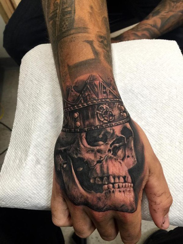 70-Skull-tattoo-on-hand-for-men
