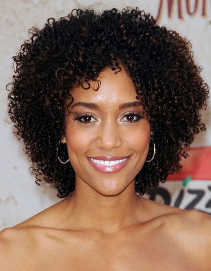 Black-Curly-Hairstyle-for-Round-Faces
