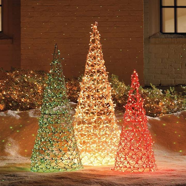 Fence-Lighted-Christmas-Tree