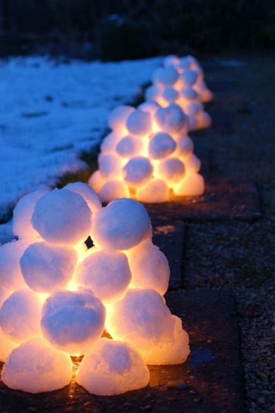 christmas-outdoor-snow-lanterns