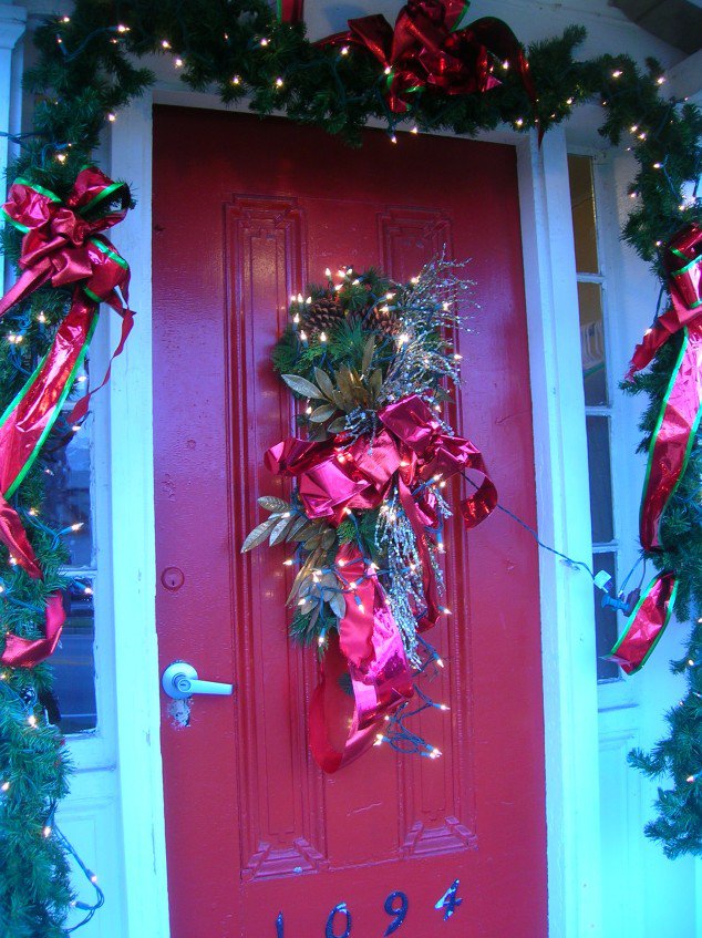 Christmas-front-door-decoration-1-634x847