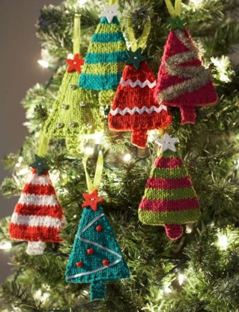 Cozy DIY Knitted Christmas Crafts For Décor