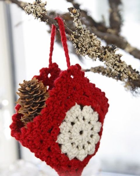 Cute And Cozy Knitted Christmas Decorations..