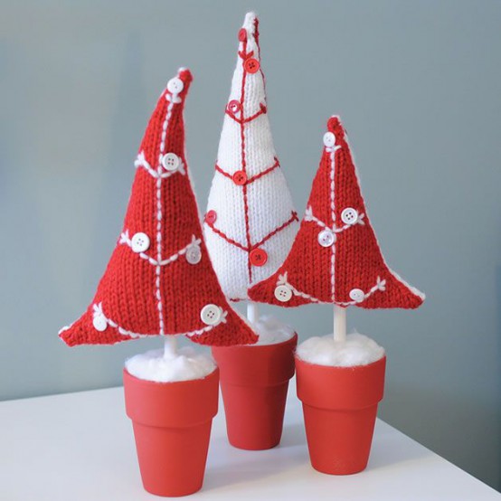 .Cute And Cozy Knitted Christmas Decorations