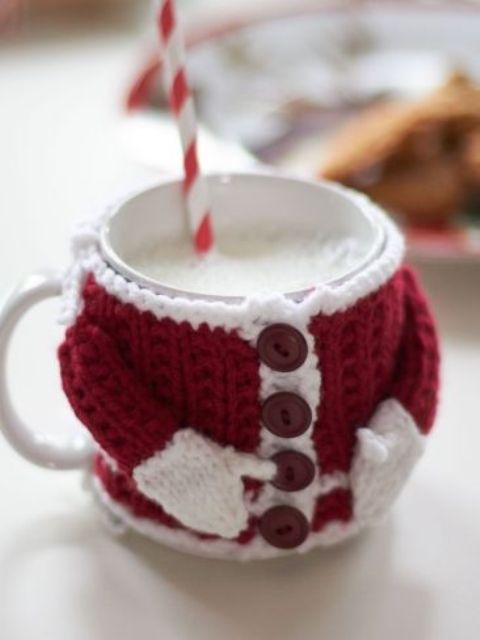 Cute And Cozy Knitted Christmas Decorations