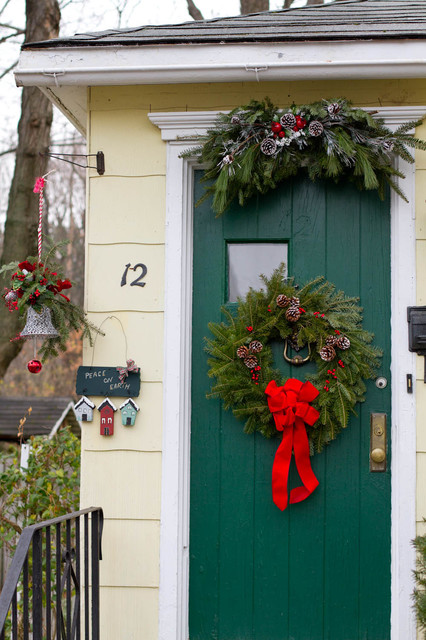 -Great-Christmas-Front-Door-Decorating-Ideas-