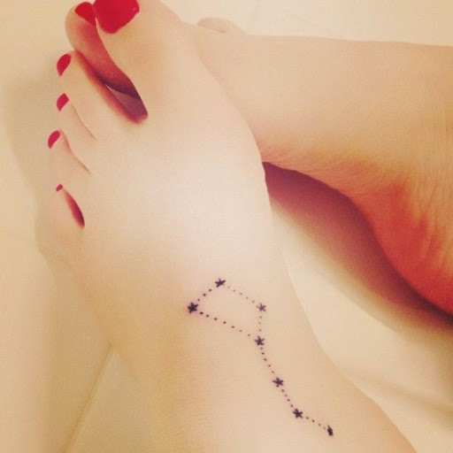 Star tattoo designs on foot looks cute ideas for women.