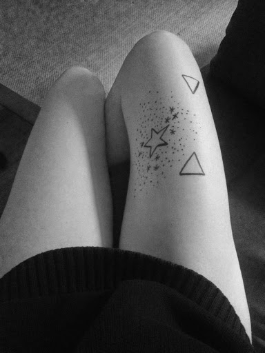 Stars with geometric tattoos on thigh ideas for female tattoo lovers.