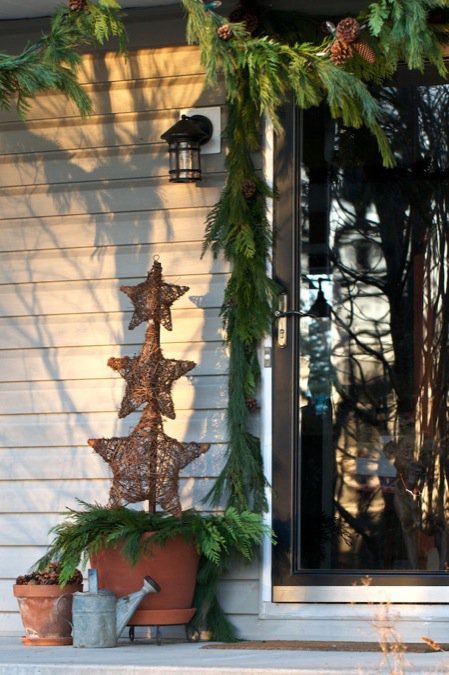 front_door_christmas_decor_terracotta