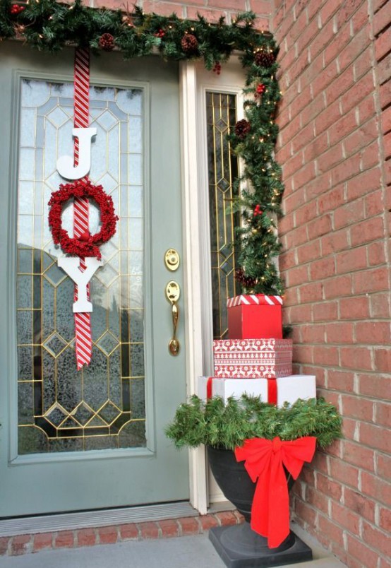 stunning-christmas-front-door-decor-ideas