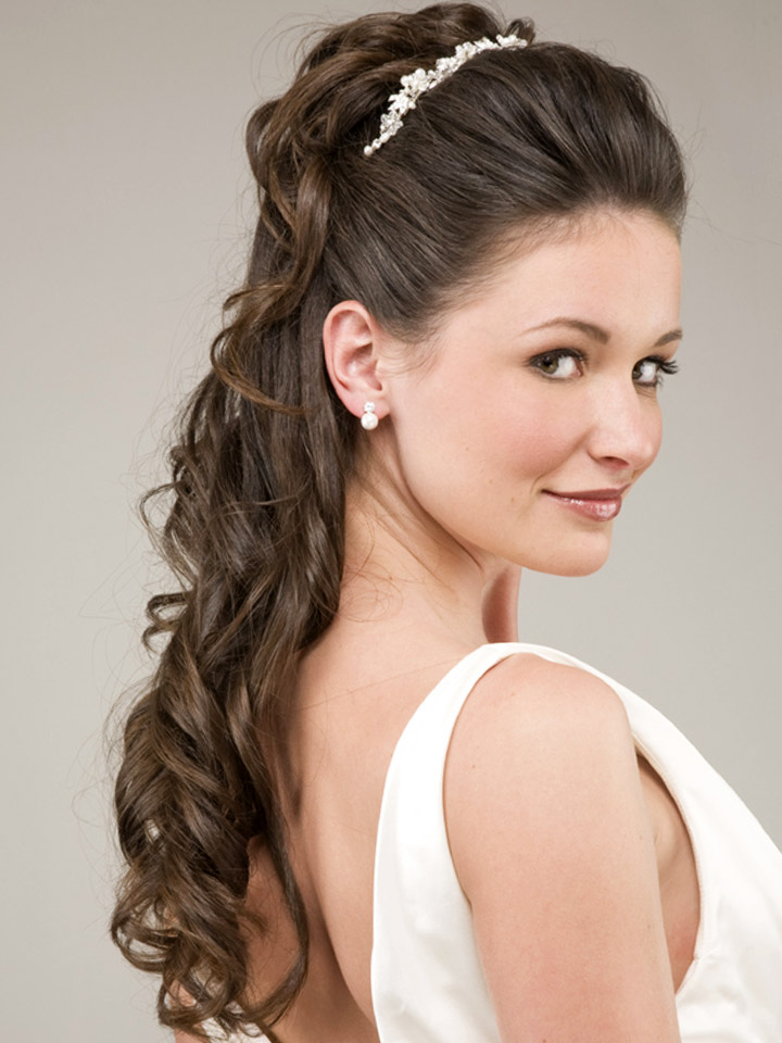 new wedding hairstyle for long curly hairs