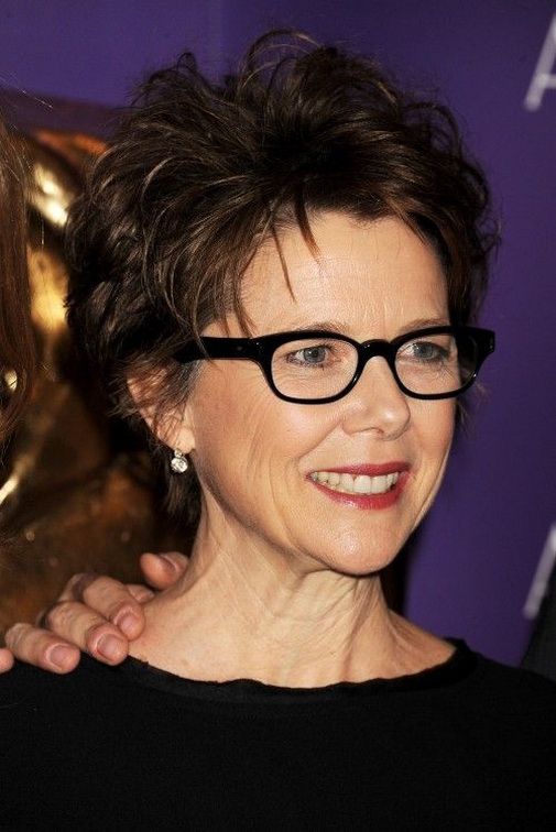 short haircuts for women over 50 with glasses