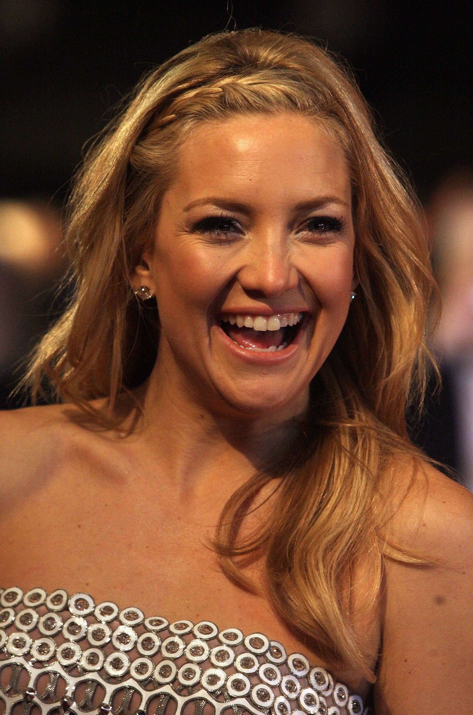 LONDON, ENGLAND - DECEMBER 03: Actress Kate Hudson attends the World Premiere of 'Nine' at Odeon Leicester Square on December 3, 2009 in London, England. (Photo by Chris Jackson/Getty Images)