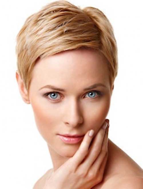 Nice Short Pixie Hairstyle for Fine Hair Women