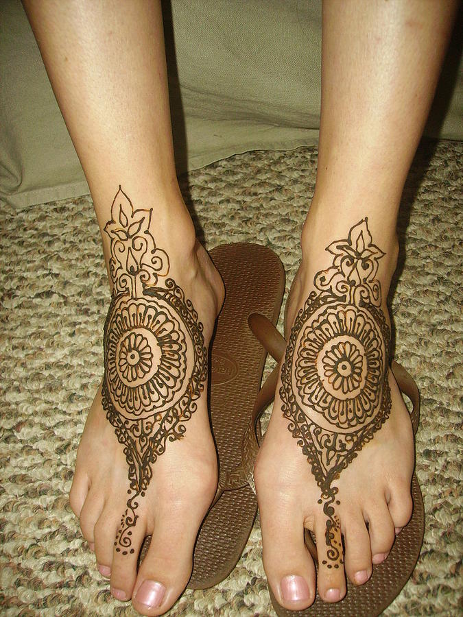 Henna Tattoos On Leg