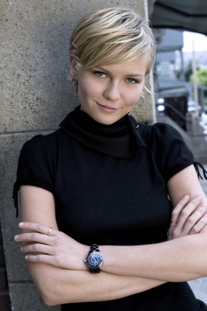 Short Hairstyles for Round Faces Women