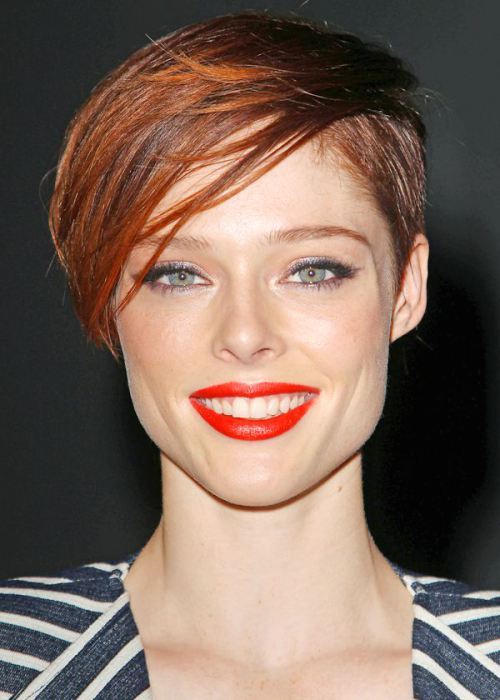 short hairstyle with side bangs