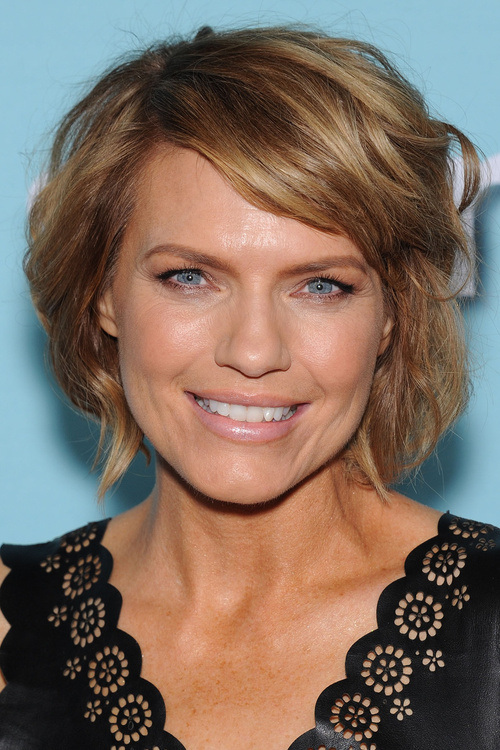 short wavy bob hairstyle with side bangs