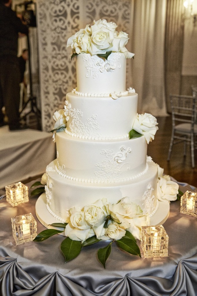 Rose design wedding cake