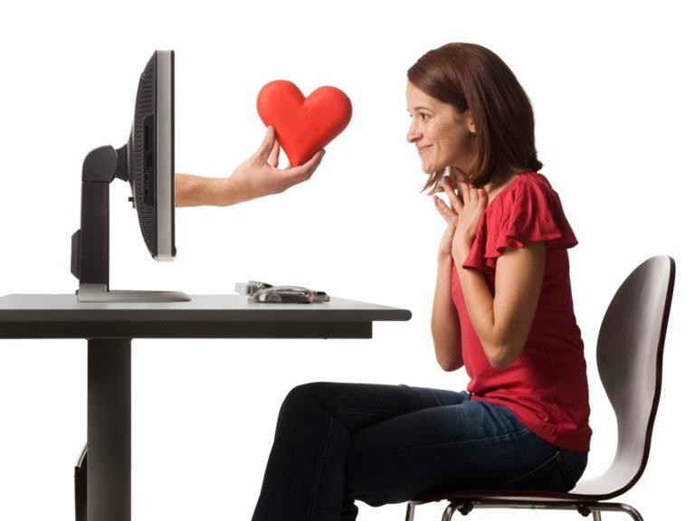 The Dangers of Online Dating and How to Protect Yourself